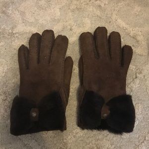 Ugg Brown Bow Gloves Size Small Worn ONCE!